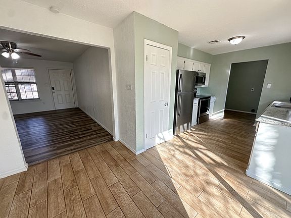 4th image of 806 SE Brigadoon Way