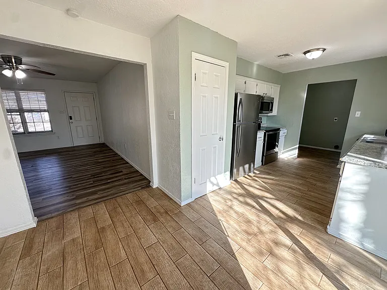 806 SE Brigadoon Way — Photo 4