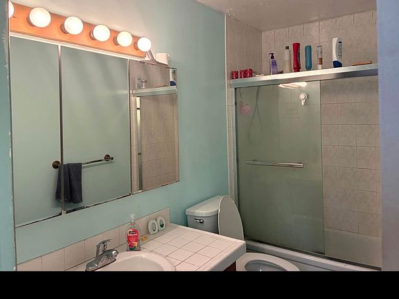 3rd image of 577 41st Ave APT A