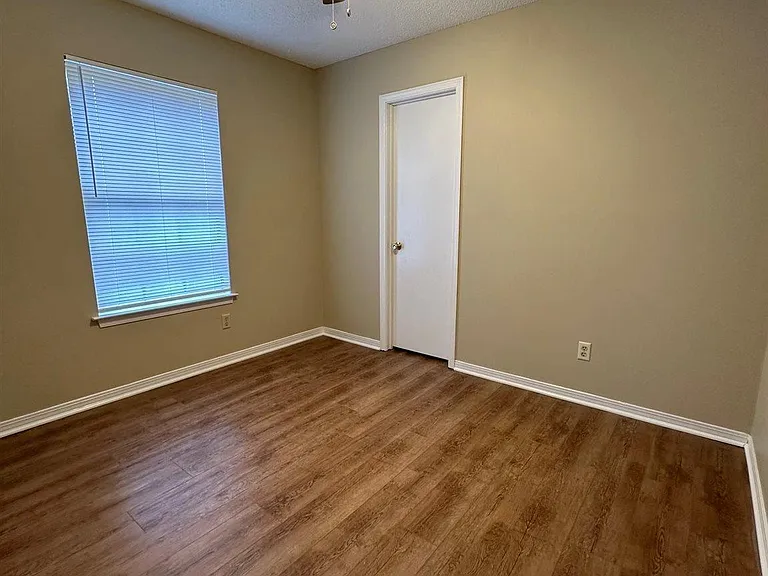 2374 Windstone Dr — Photo 10