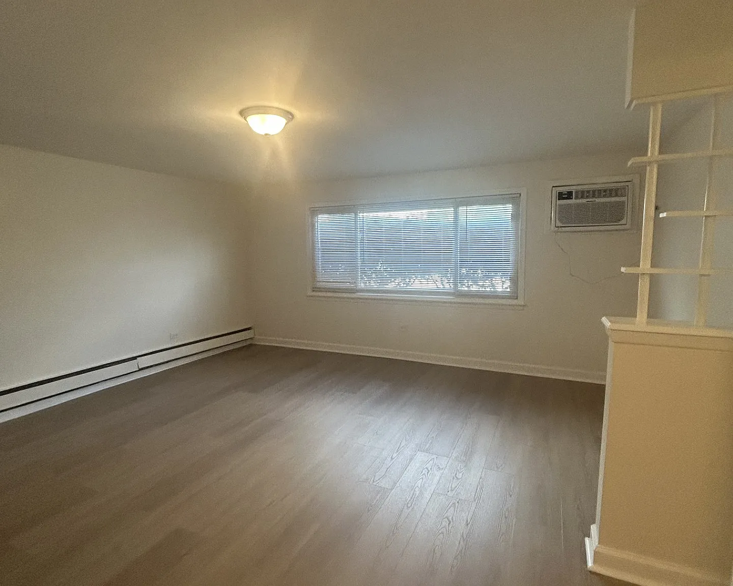 3 bed, 1000 sqft, $1,995 — Photo 2