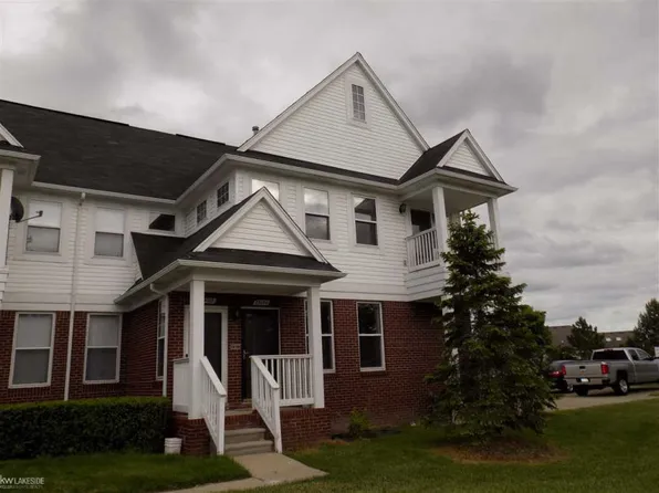 29104 Philadelphia Dr, Chesterfield, MI 48051