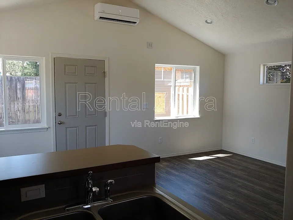 1424 NW 9th St