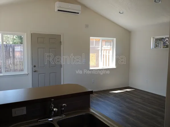 1424 NW 9th St, Redmond, OR 97756