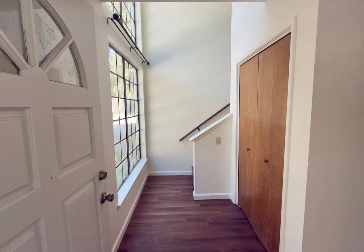Spacious 2-Bedroom Pacific Grove Condo with Fireplace & Private Deck — Photo 2