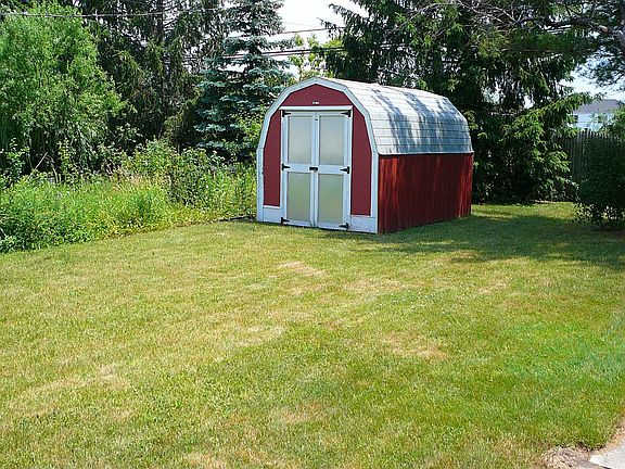 fully fenced back yard