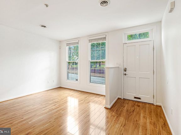5th image of 518 Saint Mary St