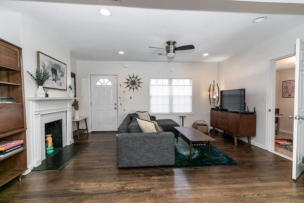 2 bed, 1.0 bath, 1075 sqft, $2,500 — Photo 4