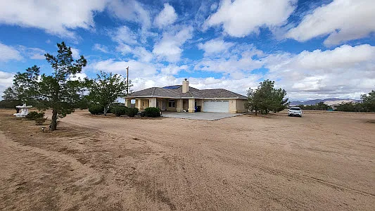 3 bed, 1920 sqft, $2,375 — Photo 3