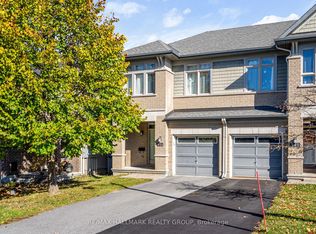 938 Fletcher Cir, Ottawa, ON K2T 0B7