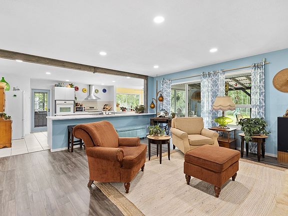 3rd image of 3056 Harmon Rd