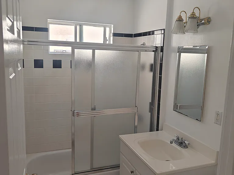 234 Roswell Ave — Photo 11
