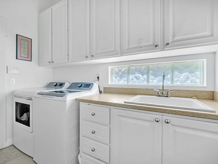 8188 Rosalie Ln — Photo 17