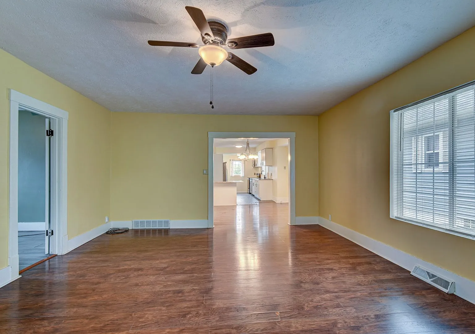 Charming and Spacious Home! — Photo 4