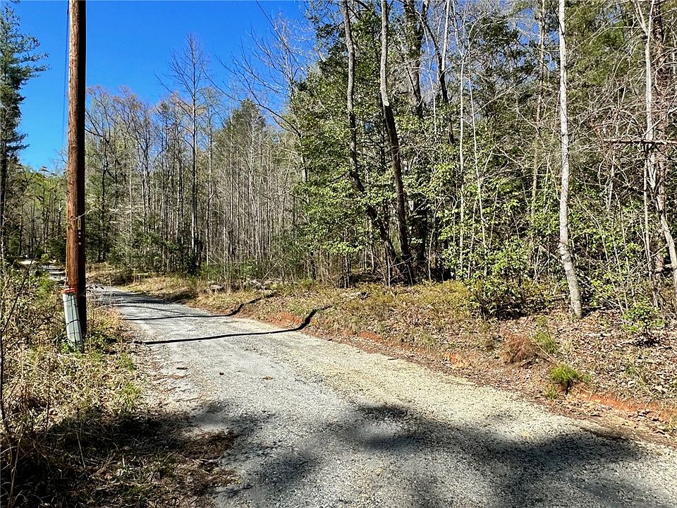 2nd image of 746 Chattooga Lake Rd