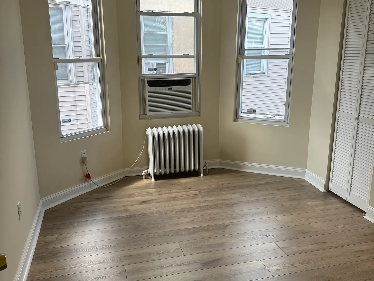3 bed, 1.5 bath, 1200 sqft, $1,900 — Photo 3