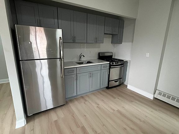 5th image of 2205 3rd Ave #A
