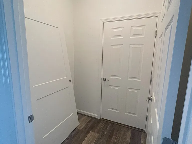 215 Thompson Ave — Photo 12