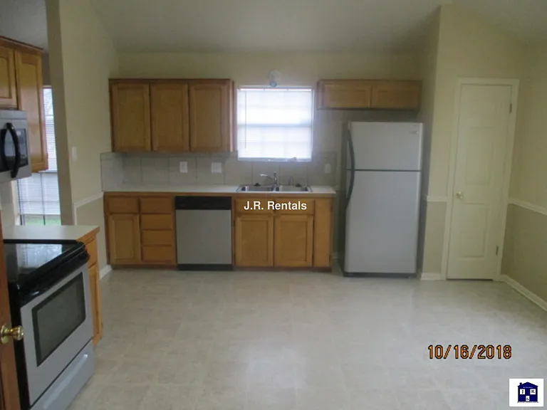 1506 Creek St — Photo 52
