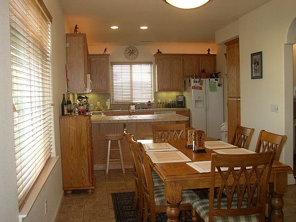 3rd image of 479 Briarwood Dr