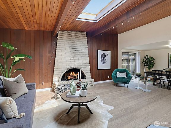 4th image of 2327 NE 92nd Street