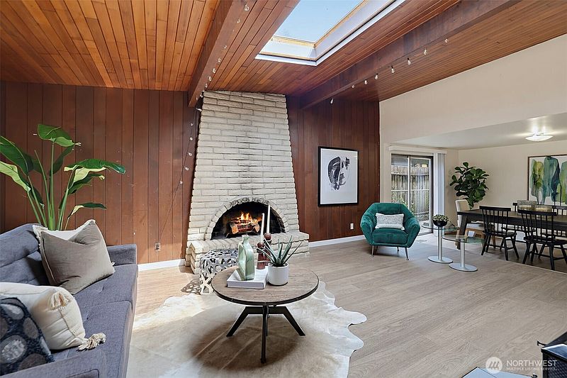 4th image of 2327 NE 92nd Street