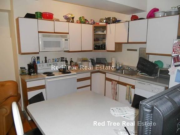 3rd image of 448 Park Dr APT 3