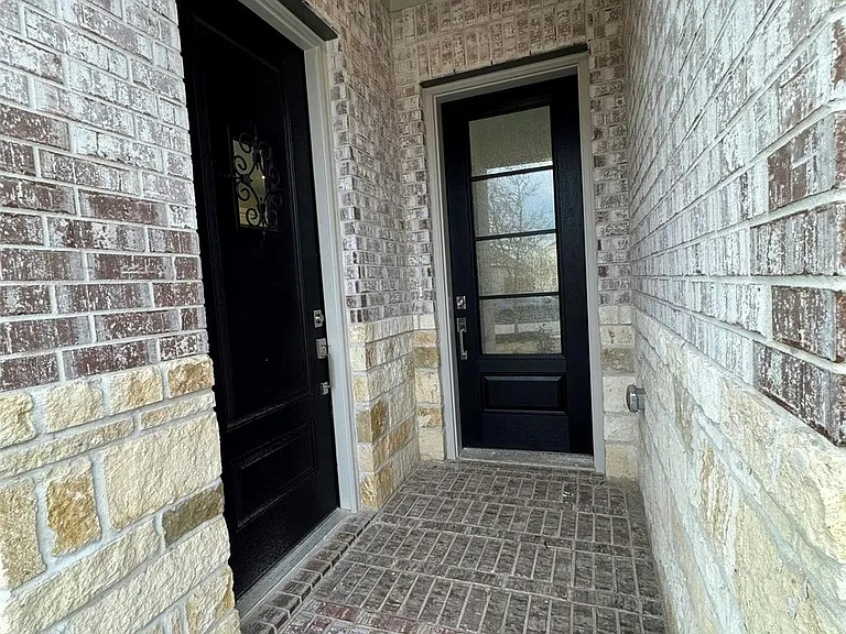 8310 Holly Blue Dr — Photo 5