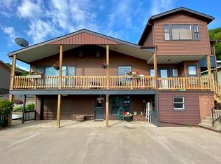 1906 Blue Heron Ln, Lansing, IA 52151