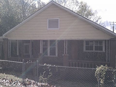 2nd image of 421 Lansing St
