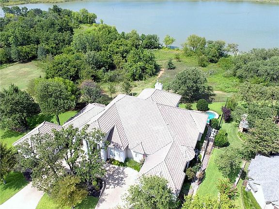 2nd image of 3118 Kimberlee Ln