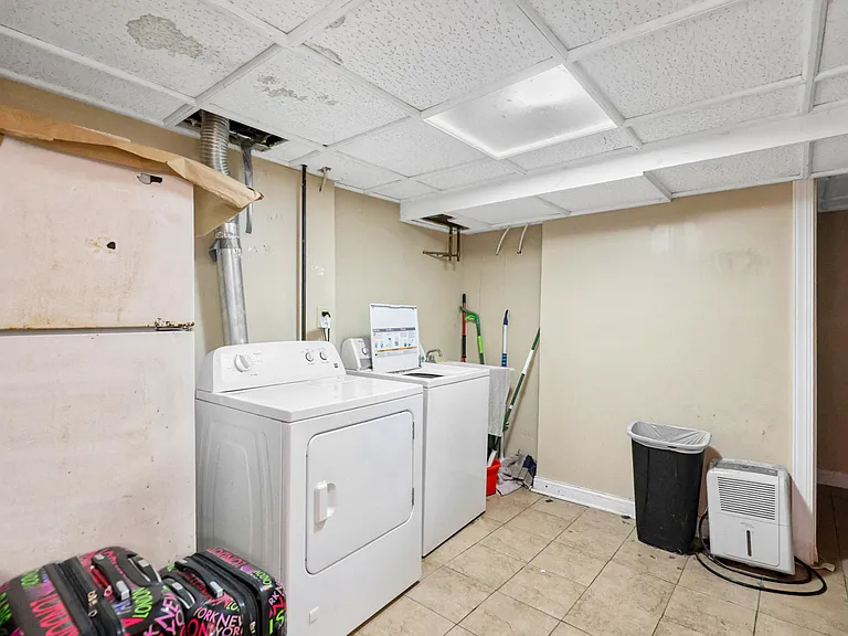 1758 Dayton Ave — Photo 12