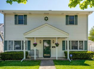 913 N Hickory Ave, Arlington Heights, IL 60004