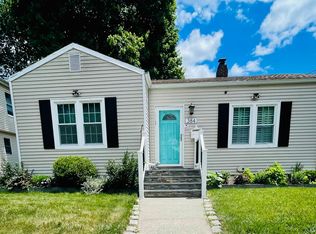 384 Henry Ave, Stratford, CT 06614