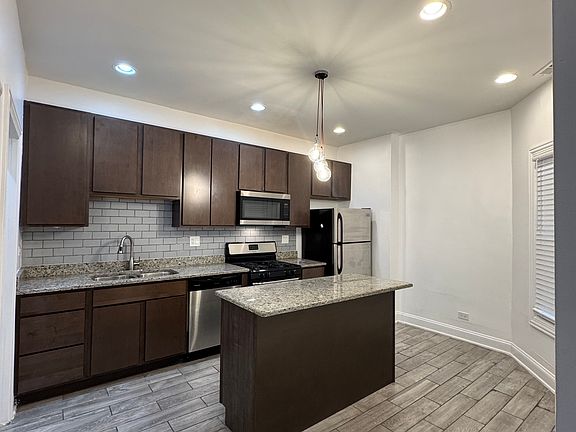2nd image of 3530 W Armitage Ave #3R