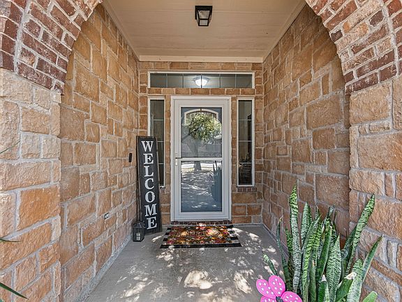 4th image of 370 Greathouse Vlg