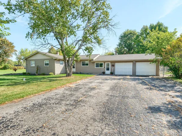 3273 Connecticut St, Burton, MI 48519