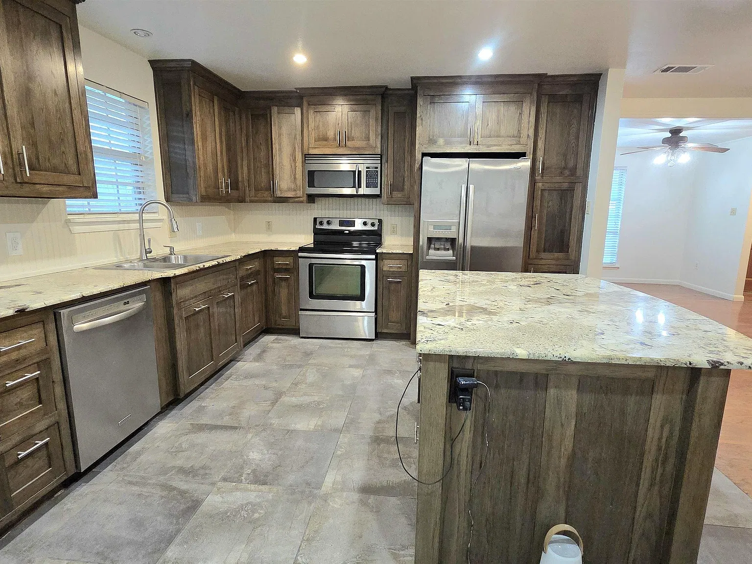 4 bed, 1720 sqft, $1,950 — Photo 4