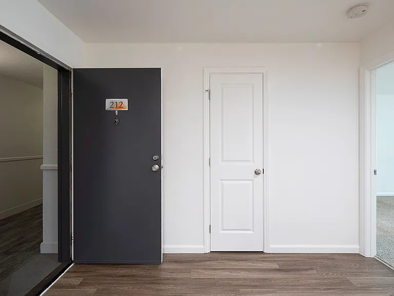 Mission Pacific Apartments — Photo 73