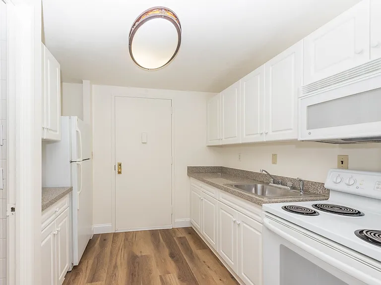 Lakewood Apartments — Photo 5