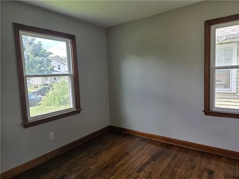 772 S Ogden Ave — Photo 6