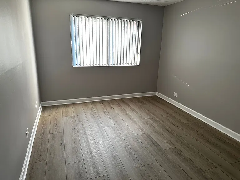 Royal Grove Apartments — Photo 23