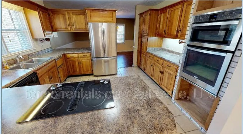 3 bed, 2.5 bath, 2550 sqft, $2,395 — Photo 4
