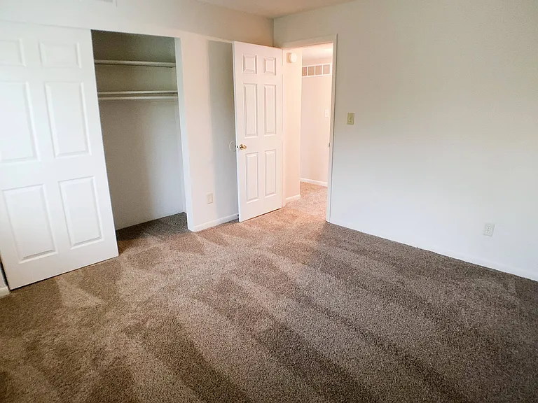 East Pointe Apartments — Photo 42