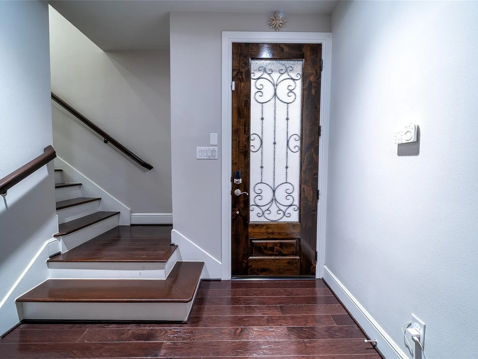 3 bed, 3.5 bath, 3129 sqft, $4,300 — Photo 2
