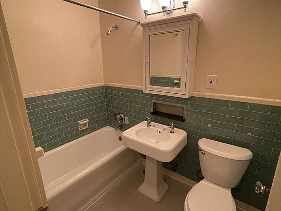 5th image of 921 1st Ave W APT 302