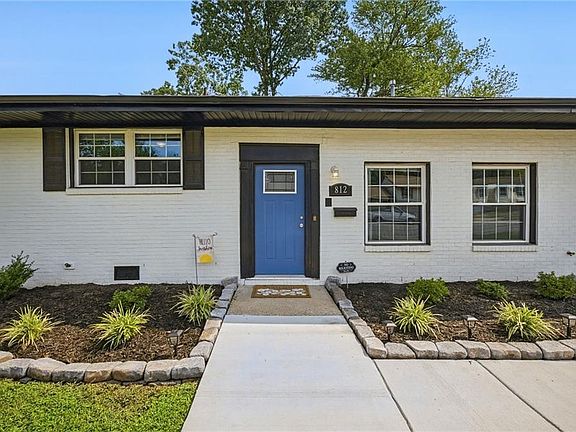 4th image of 812 Chatsworth Dr