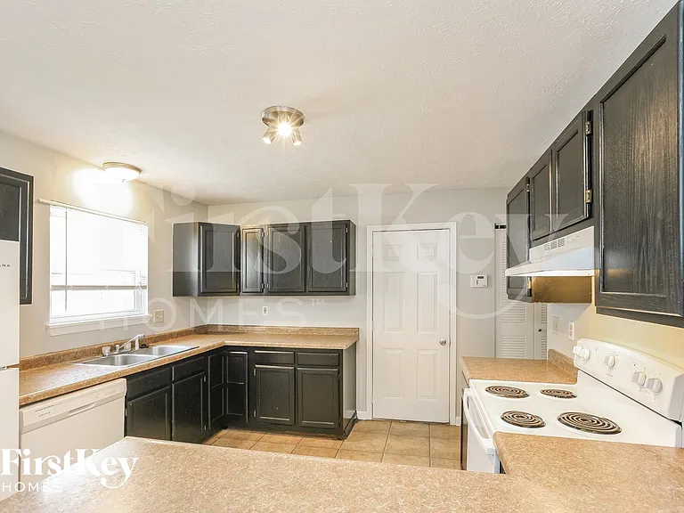 8522 Summertree Ln — Photo 6