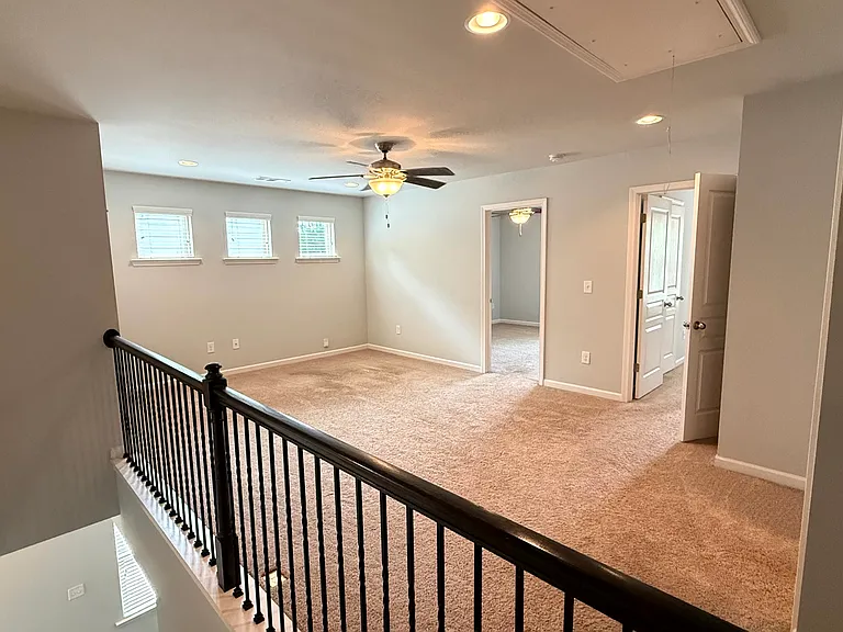 4752 Highland Ave — Photo 12