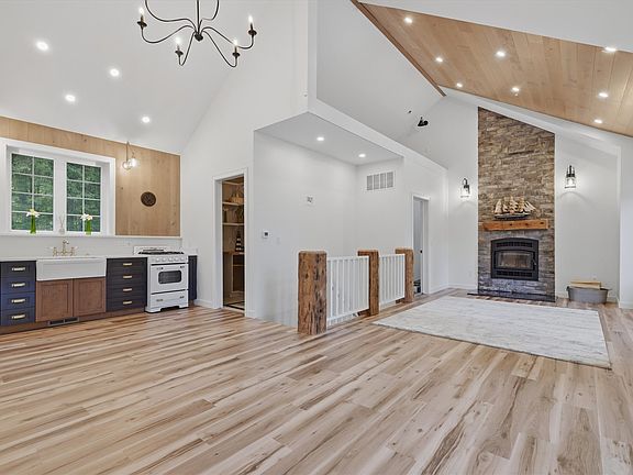 3rd image of 602 Whitehill Rd